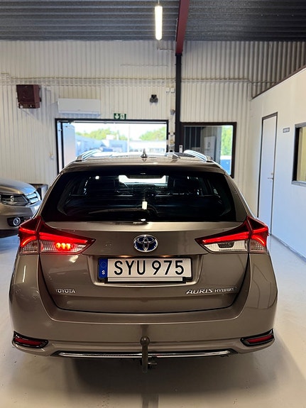 Toyota Auris 15 of 25