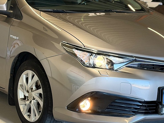 Toyota Auris 5 of 25