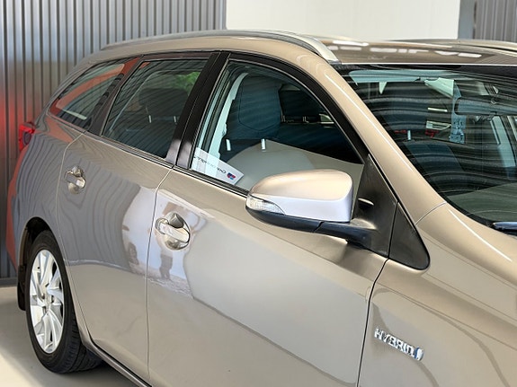 Toyota Auris 7 of 25