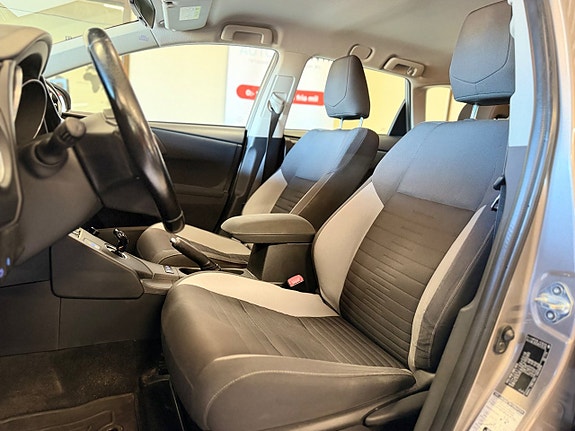Toyota Auris 20 of 25