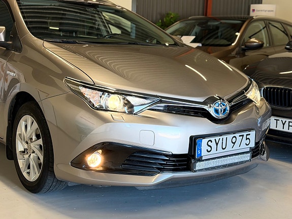 Toyota Auris 2 of 25