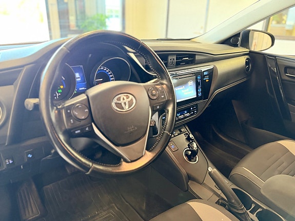 Toyota Auris 19 of 25