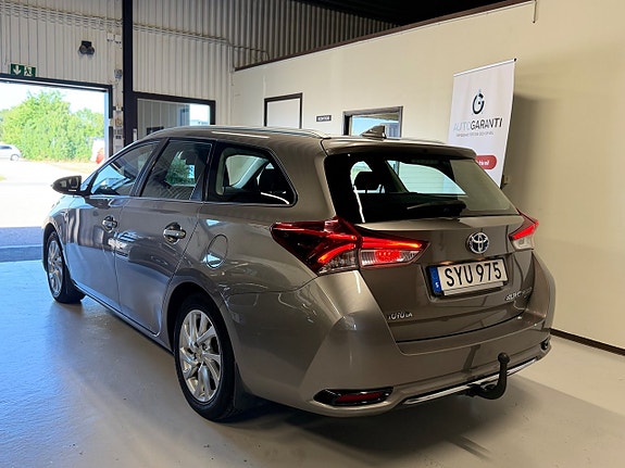 Toyota Auris 14 of 25