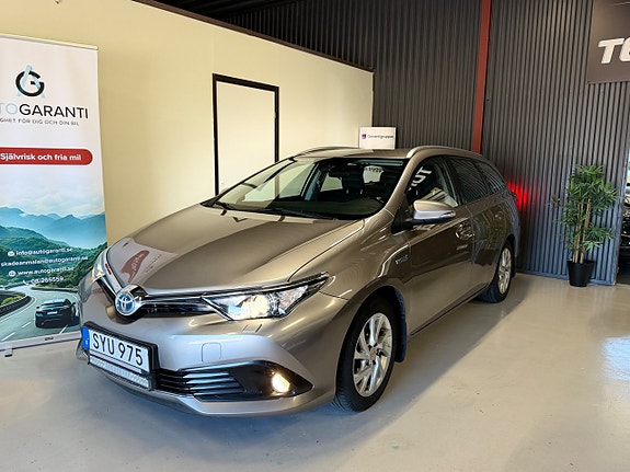 Toyota Auris 12 of 25