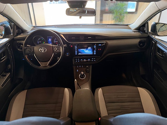 Toyota Auris 25 of 25