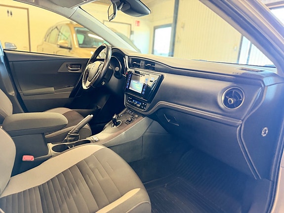 Toyota Auris 23 of 25