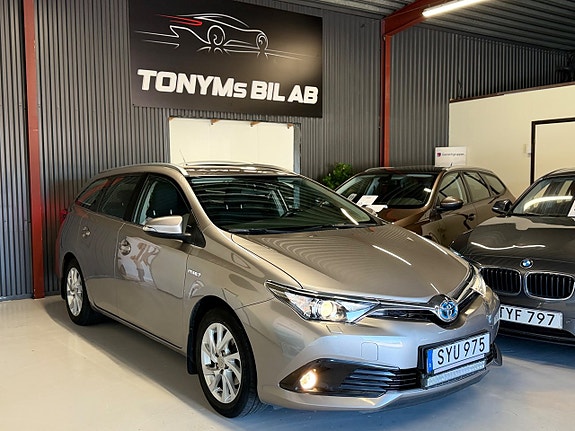 Toyota Auris 8 of 25