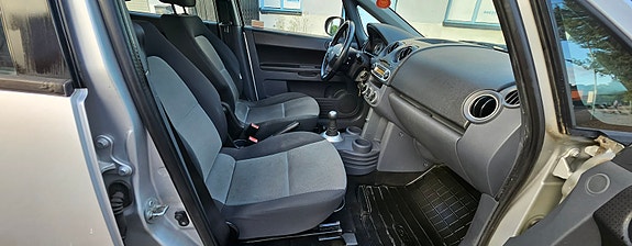 Mitsubishi Colt 5 of 5