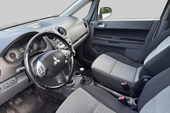 Mitsubishi Colt 9 of 16