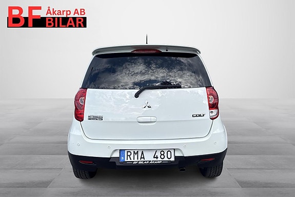 Mitsubishi Colt 8 of 16