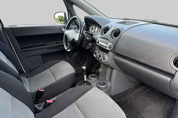 Mitsubishi Colt 13 of 16