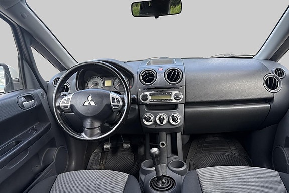 Mitsubishi Colt 12 of 16