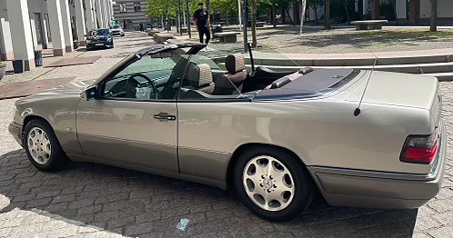 Mercedes-Benz 200 CE 3 of 5