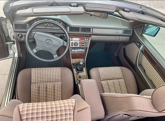 Mercedes-Benz 200 CE 5 of 5