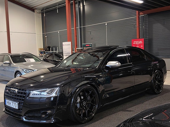 Audi S8 2 of 30
