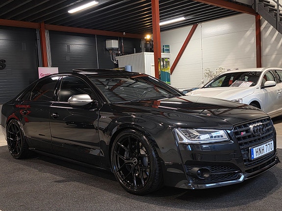 Audi S8 3 of 30