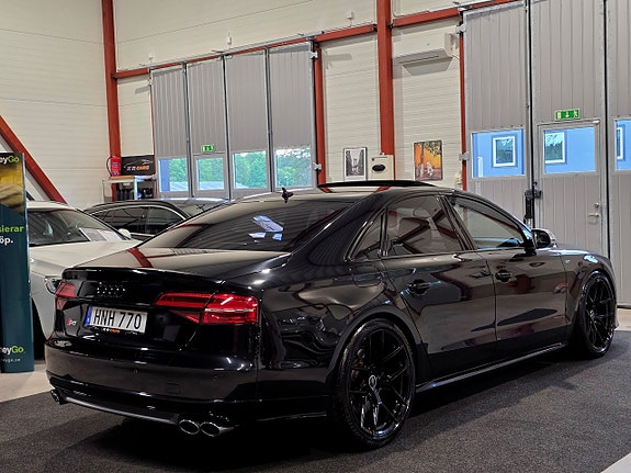 Audi S8 7 of 30