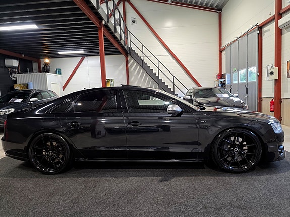Audi S8 5 of 30