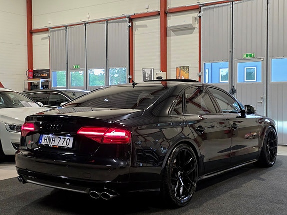 Audi S8 6 of 30