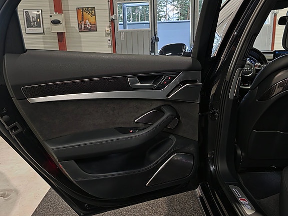 Audi S8 16 of 30