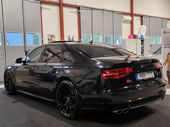 Audi S8 9 of 30
