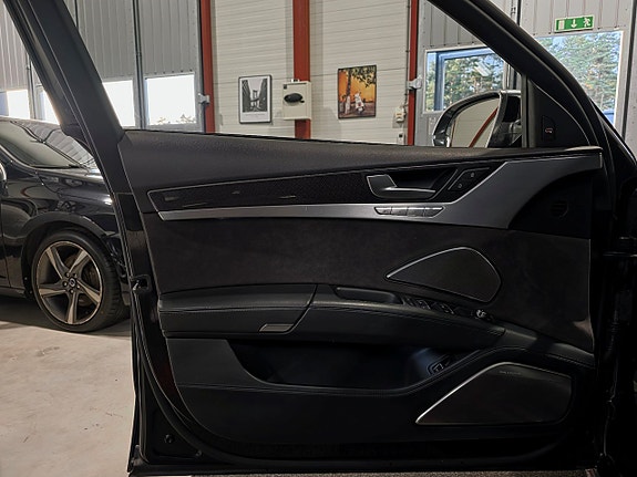 Audi S8 11 of 30