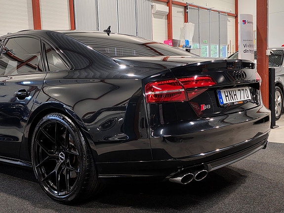 Audi S8 10 of 30