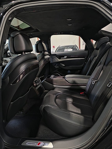 Audi S8 17 of 30