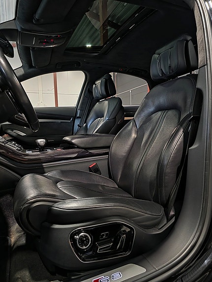 Audi S8 13 of 30