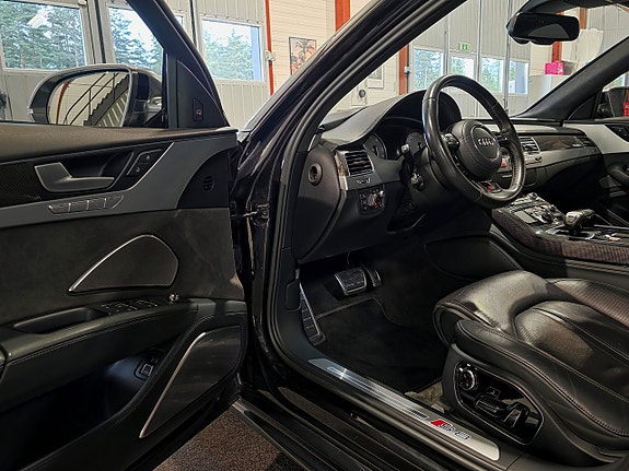 Audi S8 14 of 30