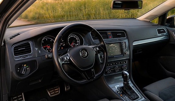Volkswagen Golf Alltrack 3 of 3