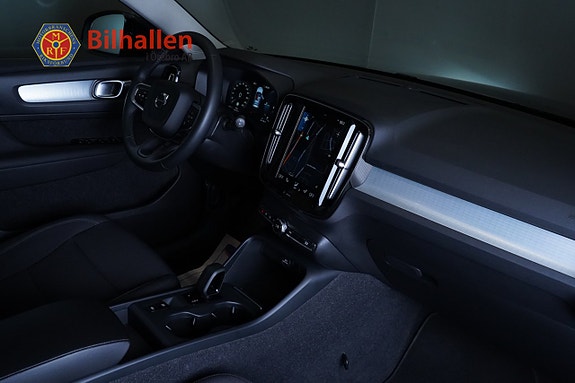 Volvo XC40 7 of 14
