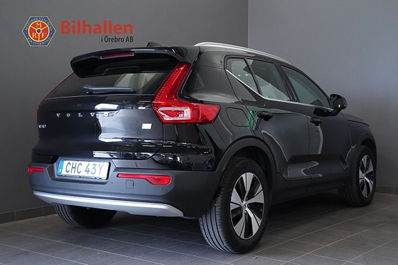 Volvo XC40 2 of 5