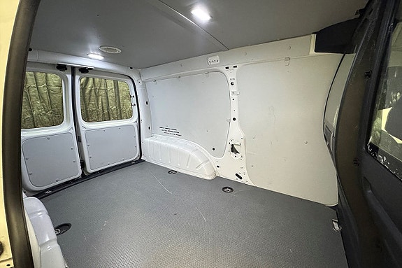 Volkswagen Caddy Maxi 12 of 27