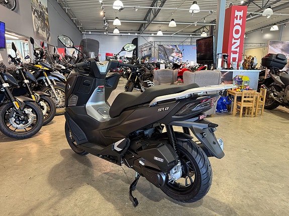 Voge SR1 125 GT-Scooter 4 of 5