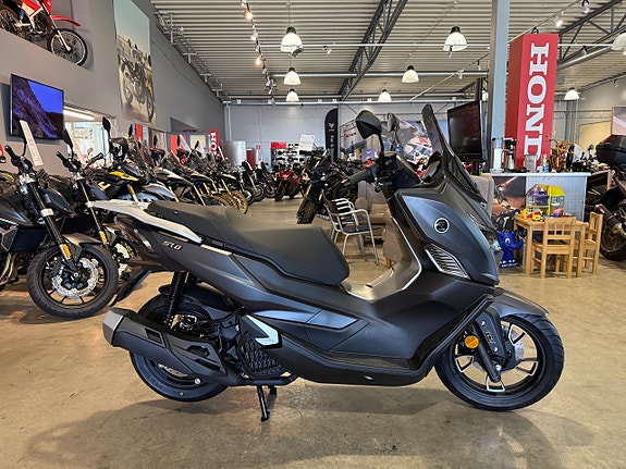 Voge SR1 125 GT-Scooter 2 of 5