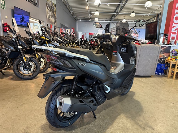 Voge SR1 125 GT-Scooter 3 of 5