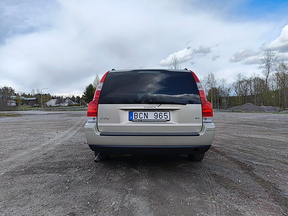 Volvo V70 4 of 14