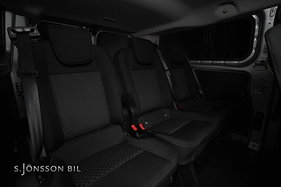 Ford Transit Custom 14 of 17