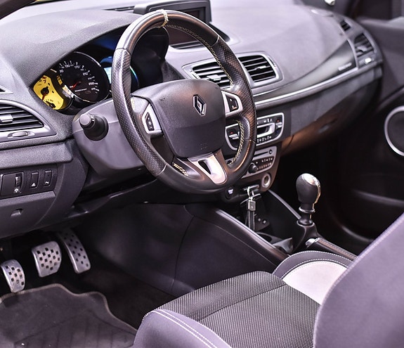 Renault Megane 12 of 15