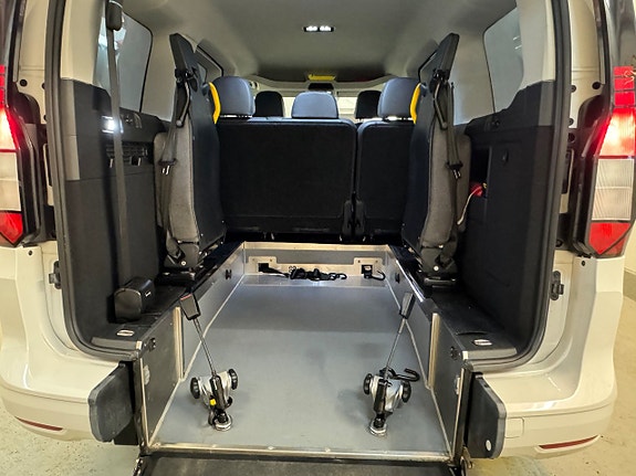 Volkswagen Caddy Maxi 24 of 30