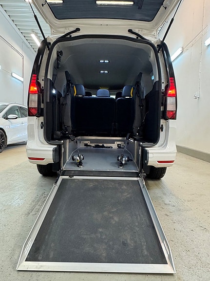 Volkswagen Caddy Maxi 21 of 30