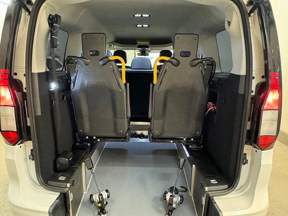 Volkswagen Caddy Maxi 28 of 30