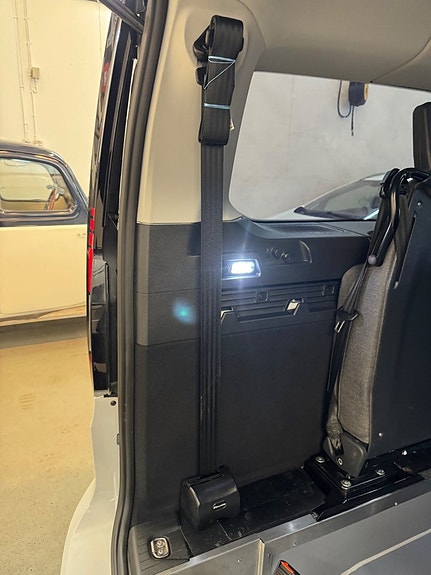 Volkswagen Caddy Maxi 30 of 30