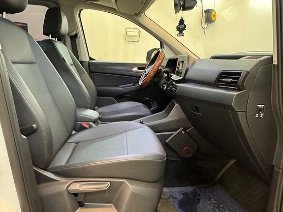 Volkswagen Caddy Maxi 18 of 30