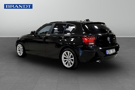 BMW 118d 2 of 5