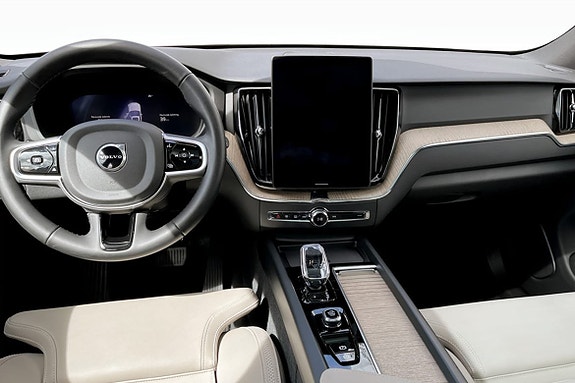 Volvo XC60 4 of 5