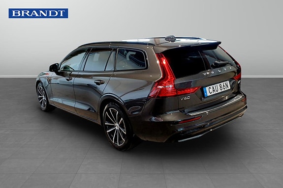 Volvo V60 2 of 5