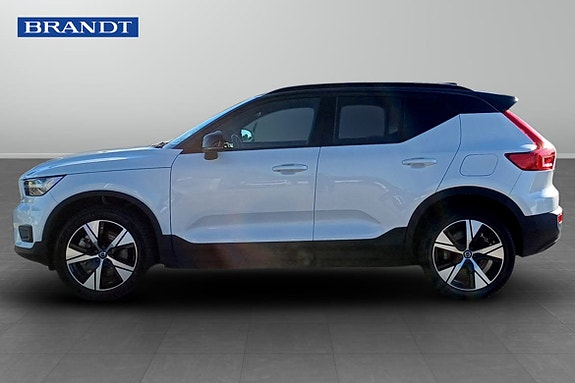 Volvo XC40 3 of 5