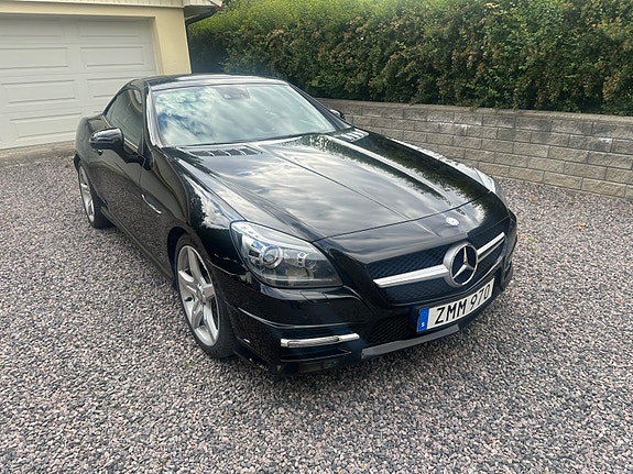 Mercedes-Benz SLK350 4 of 5